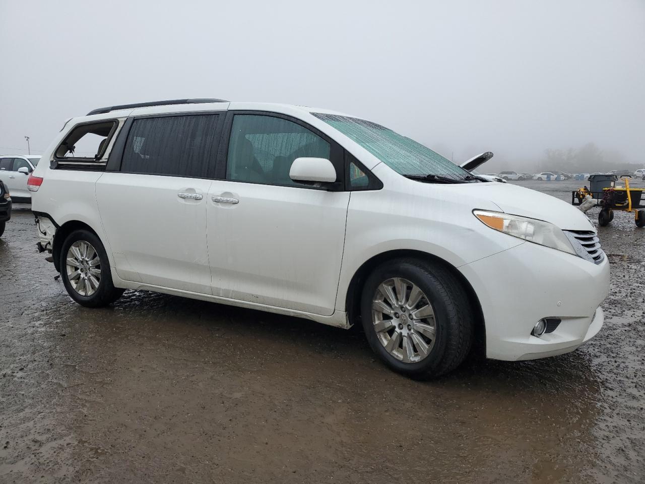 2011 Toyota Sienna - Image 4