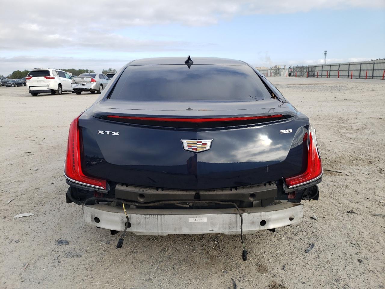 2018 Cadillac XTS - Image 6