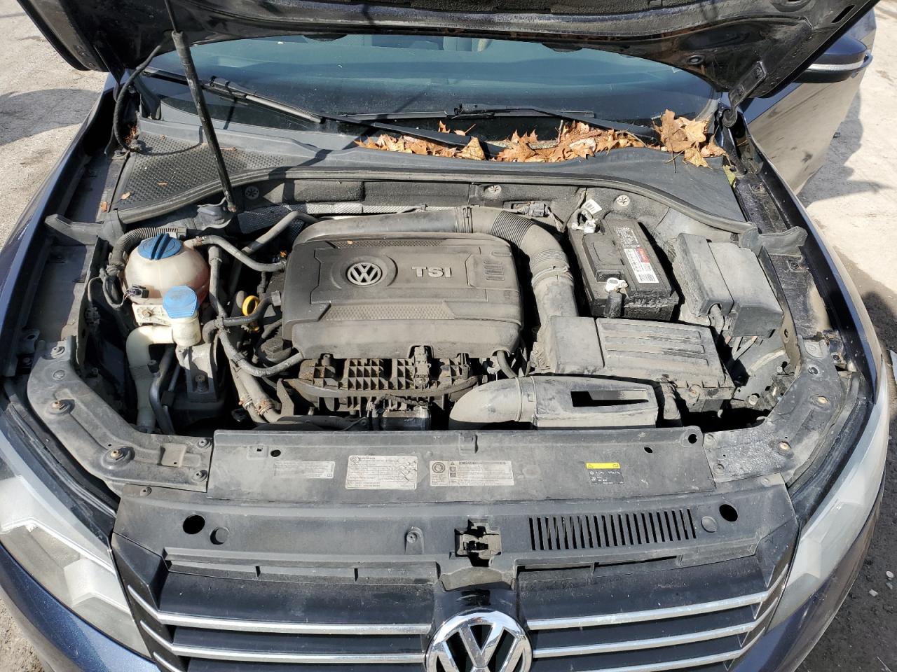 2015 Volkswagen Passat - Image 11