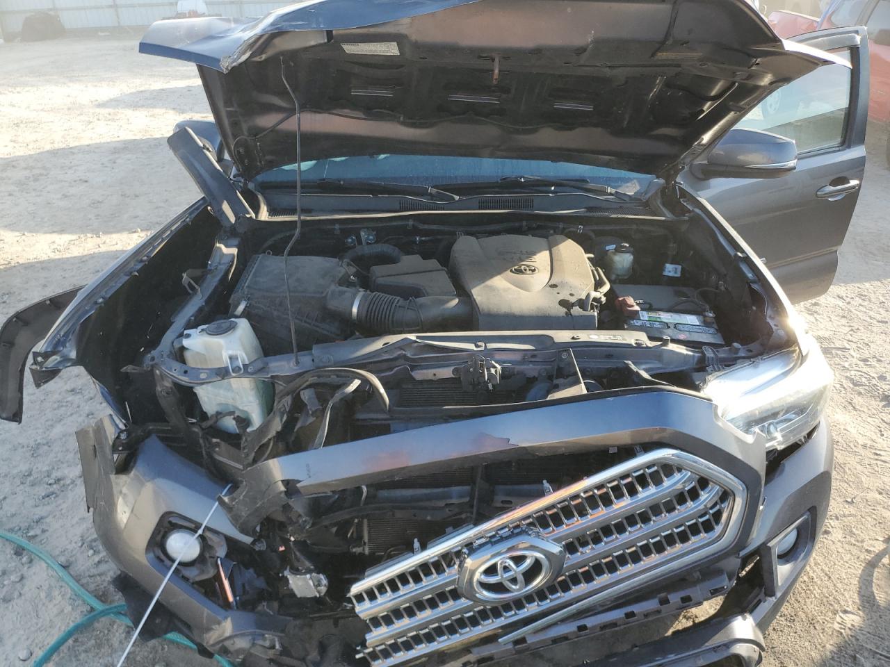 2016 Toyota Tacoma - Image 11