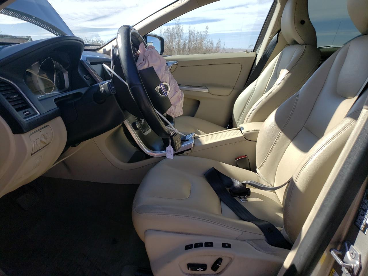 2015 Volvo XC60 - Image 7