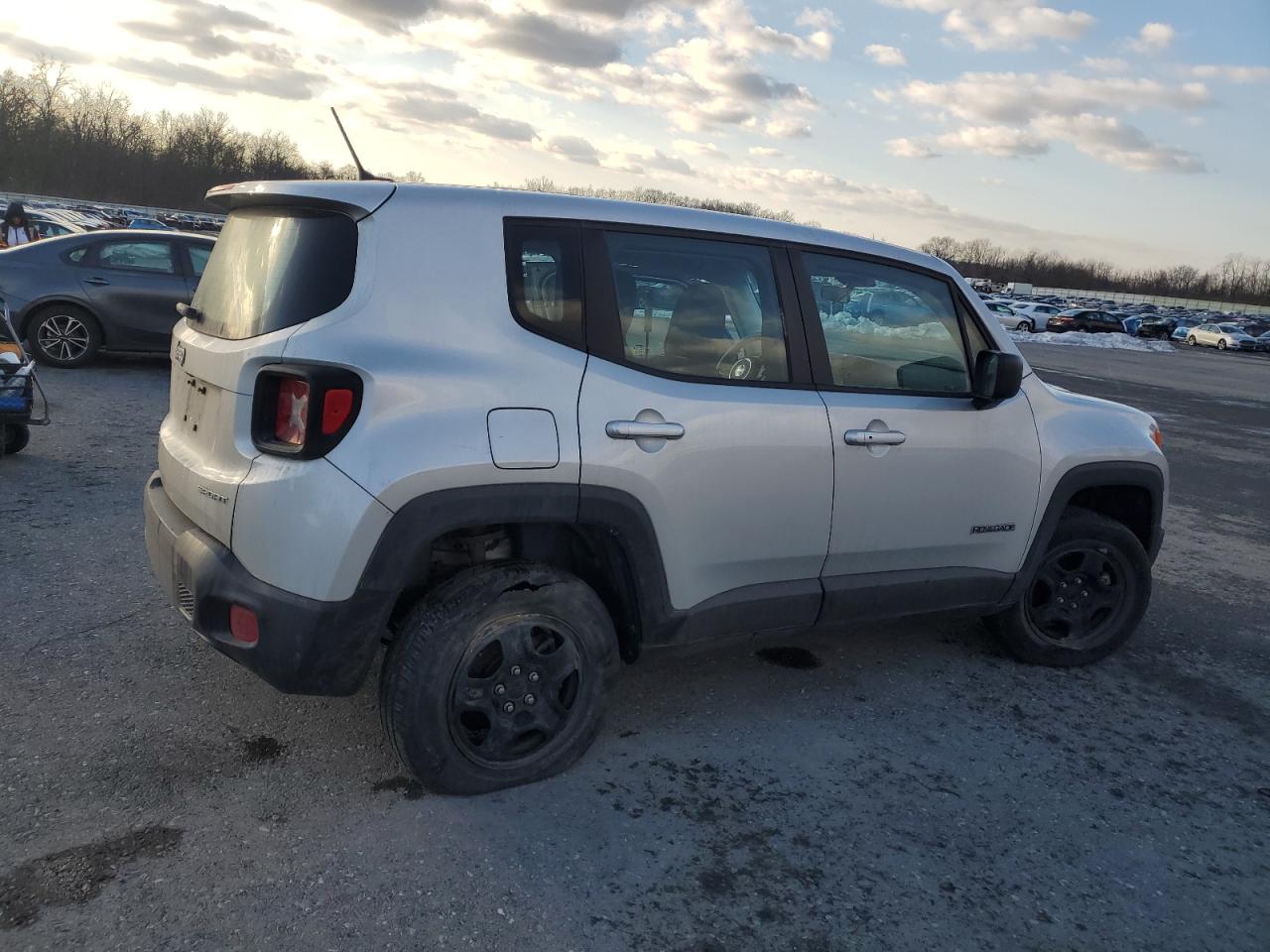 2016 Jeep Renegade - Image 3