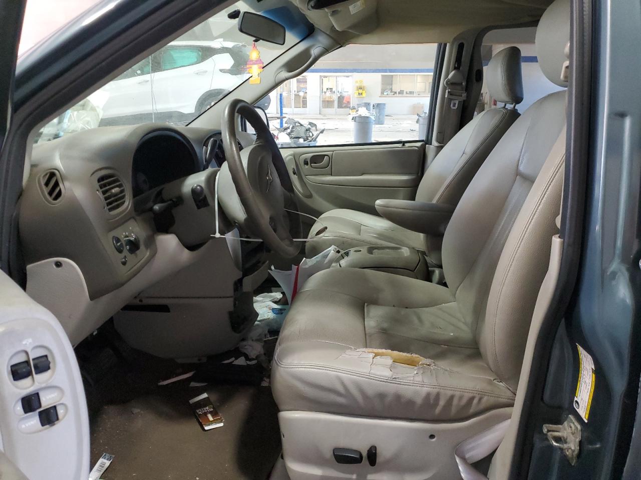 2005 Chrysler Town & Country - Image 7