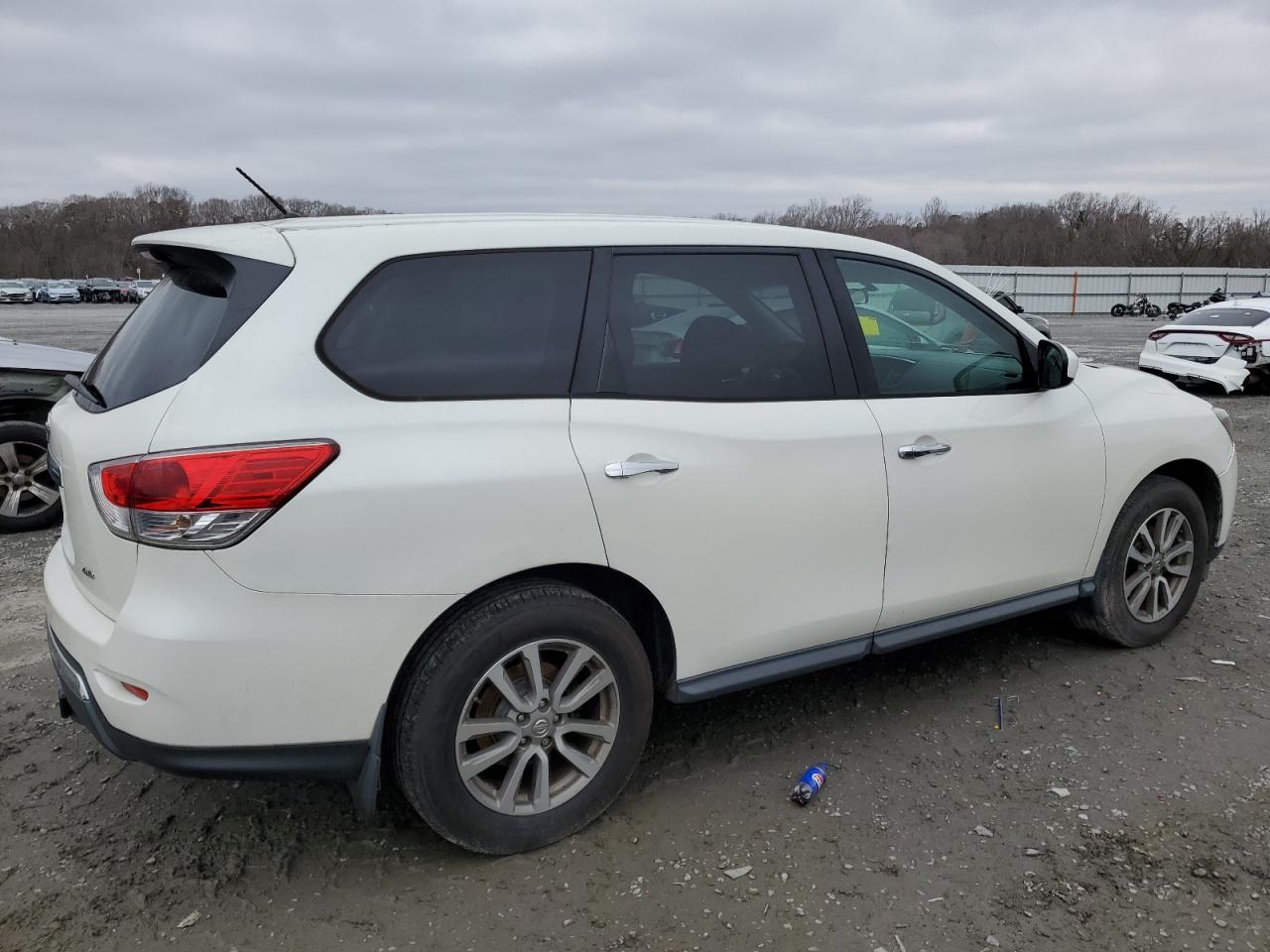 2015 Nissan Pathfinder - Image 3