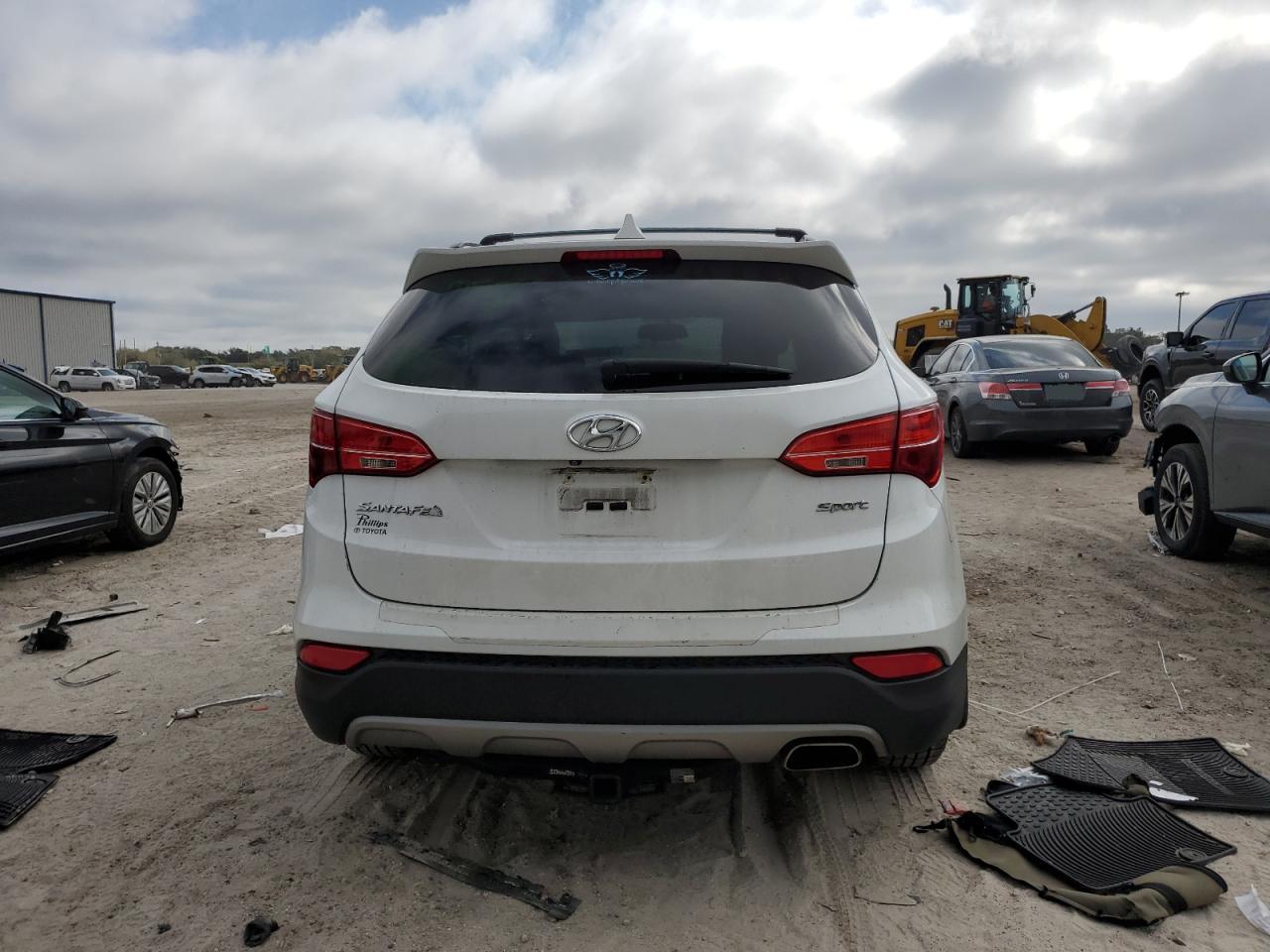 2016 Hyundai Santa Fe - Image 6