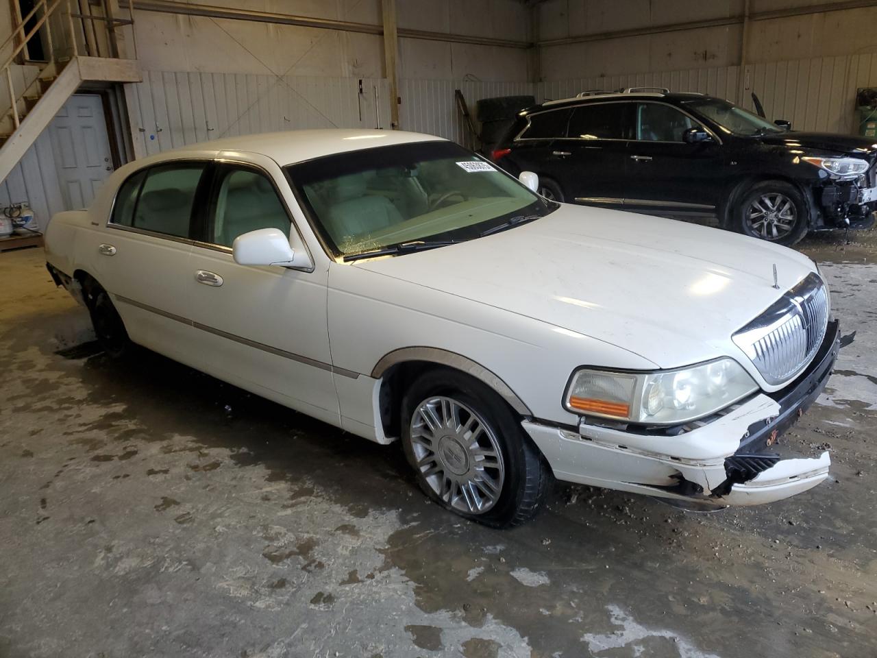 2006 Lincoln Town Car - Image 4