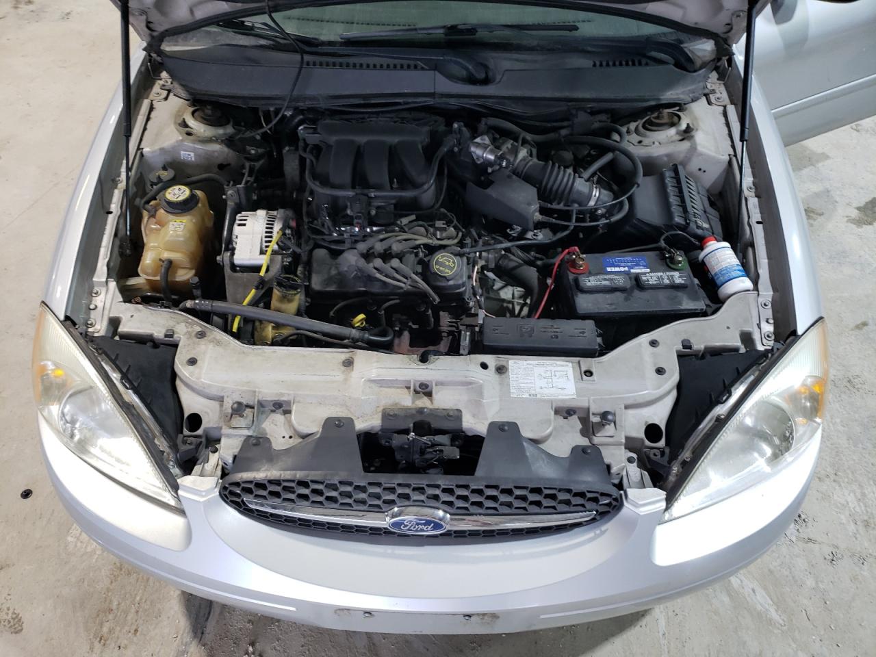 2005 Ford Taurus - Image 11