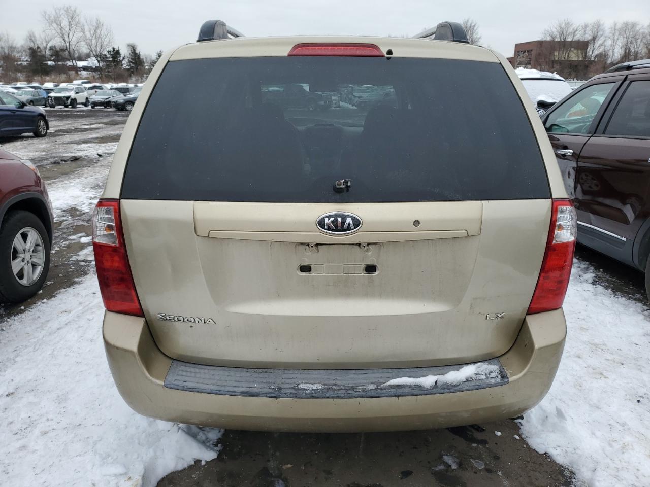 2008 Kia Sedona - Image 6