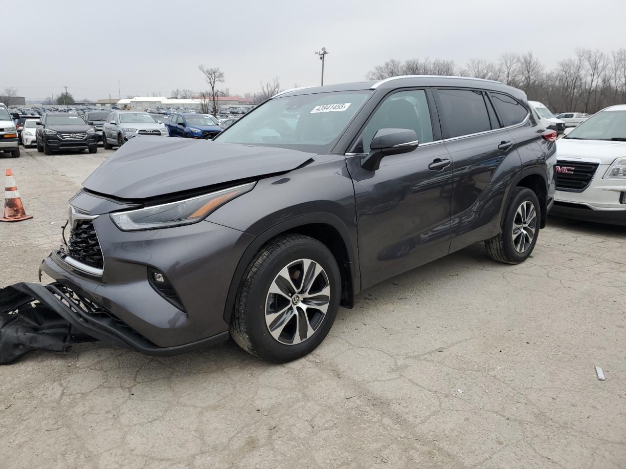 2021 Toyota Highlander - Image 1