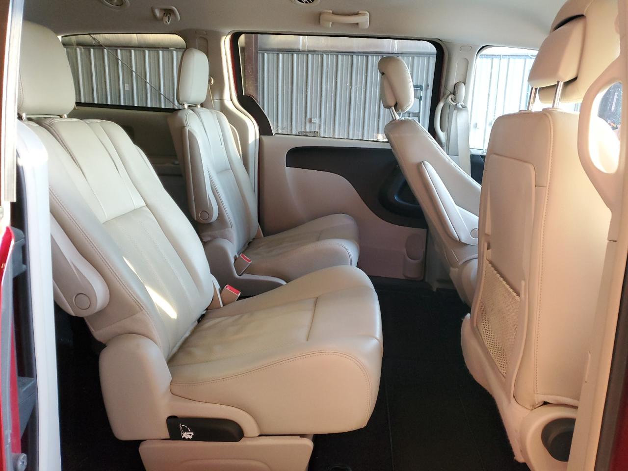 2012 Chrysler Town & Country - Image 11