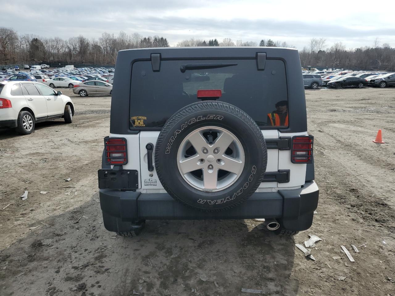 2016 Jeep Wrangler - Image 6