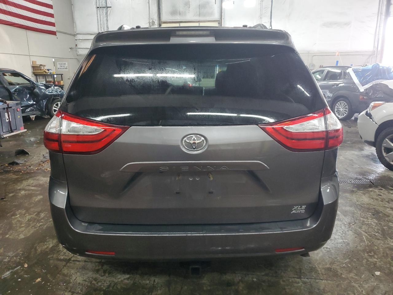 2017 Toyota Sienna - Image 6