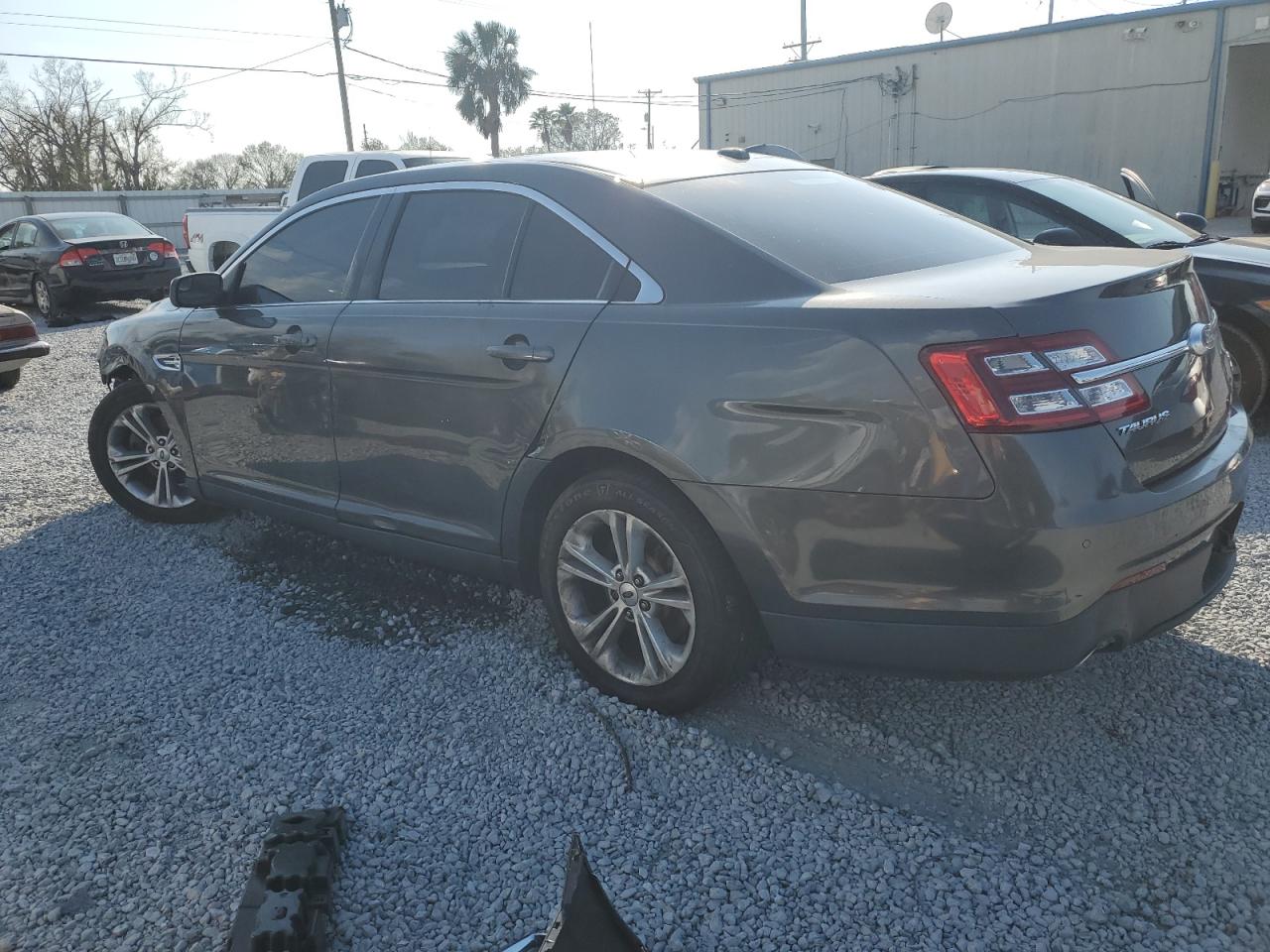 2017 Ford Taurus - Image 2