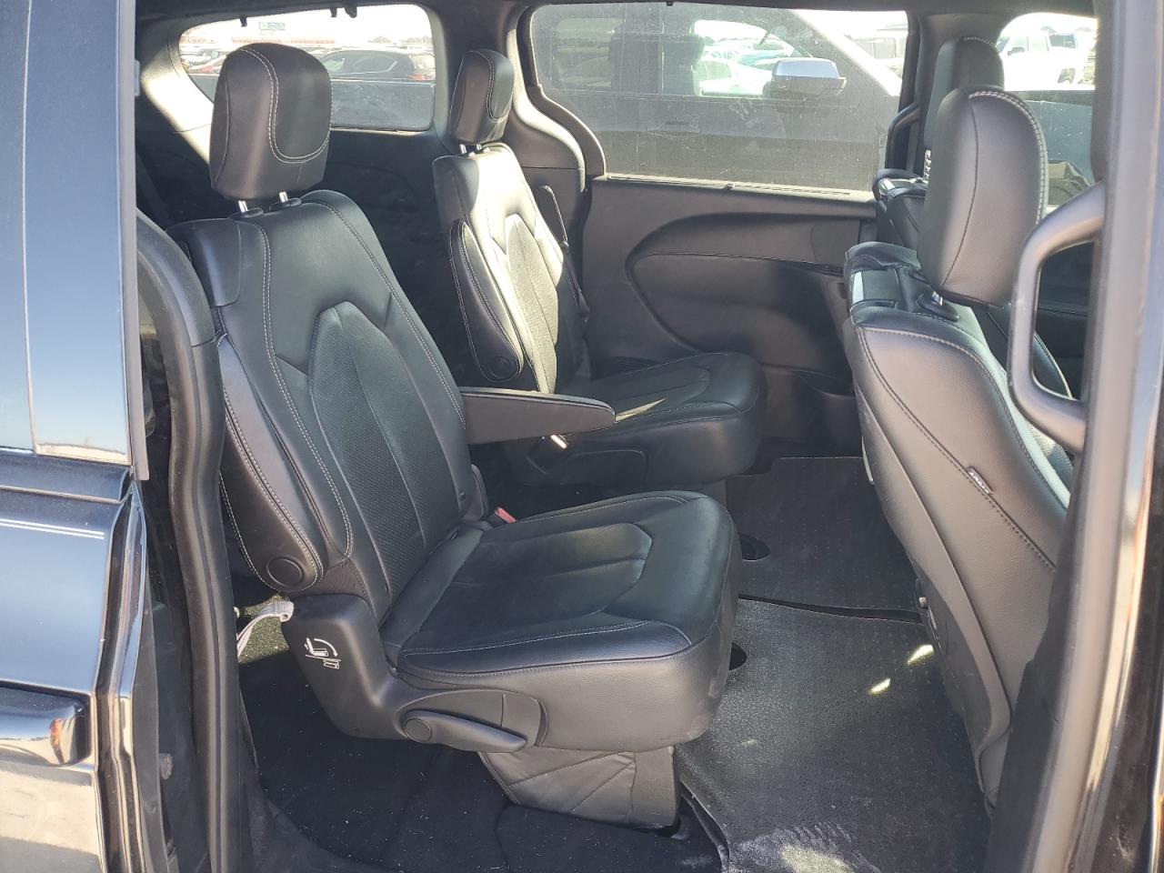 2020 Chrysler Pacifica - Image 11