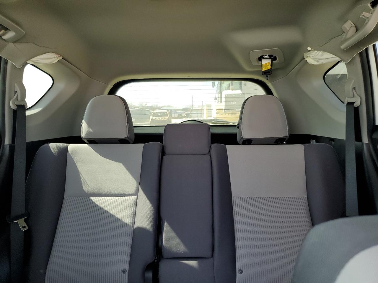 2015 Toyota RAV 4 - Image 10
