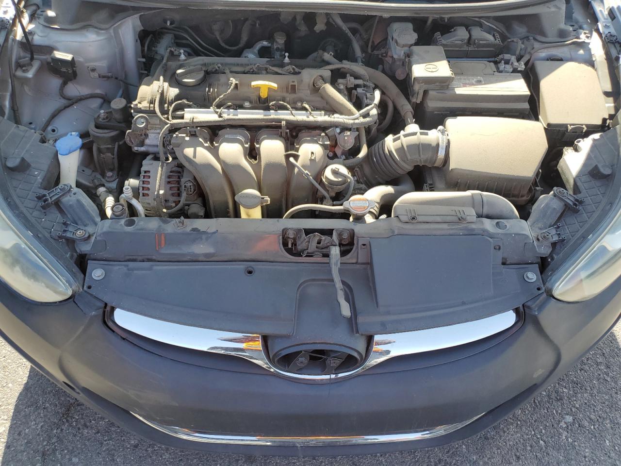 2011 Hyundai Elantra - Image 11