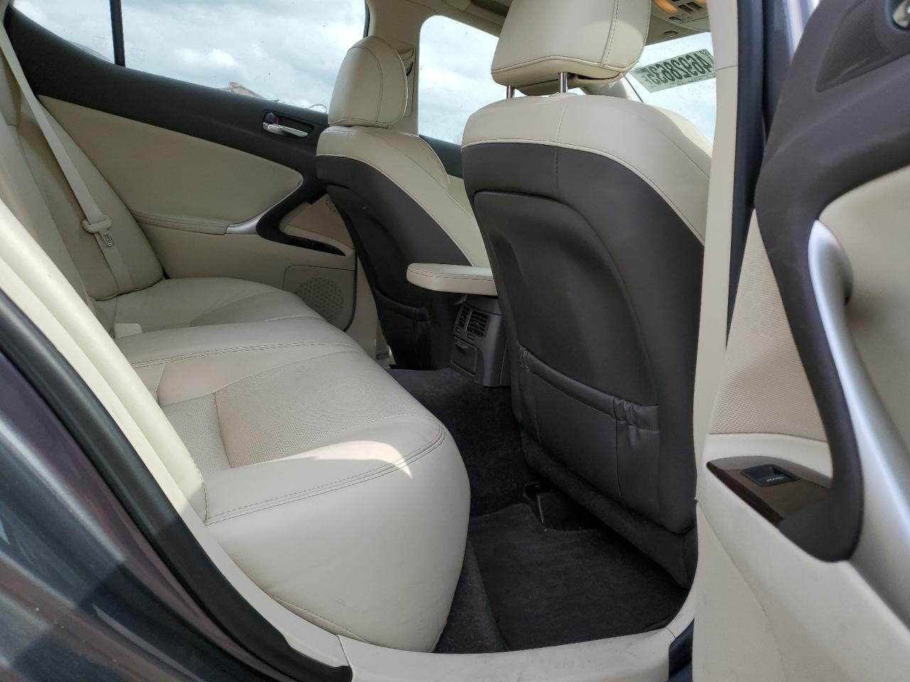 2012 Lexus IS - Image 11