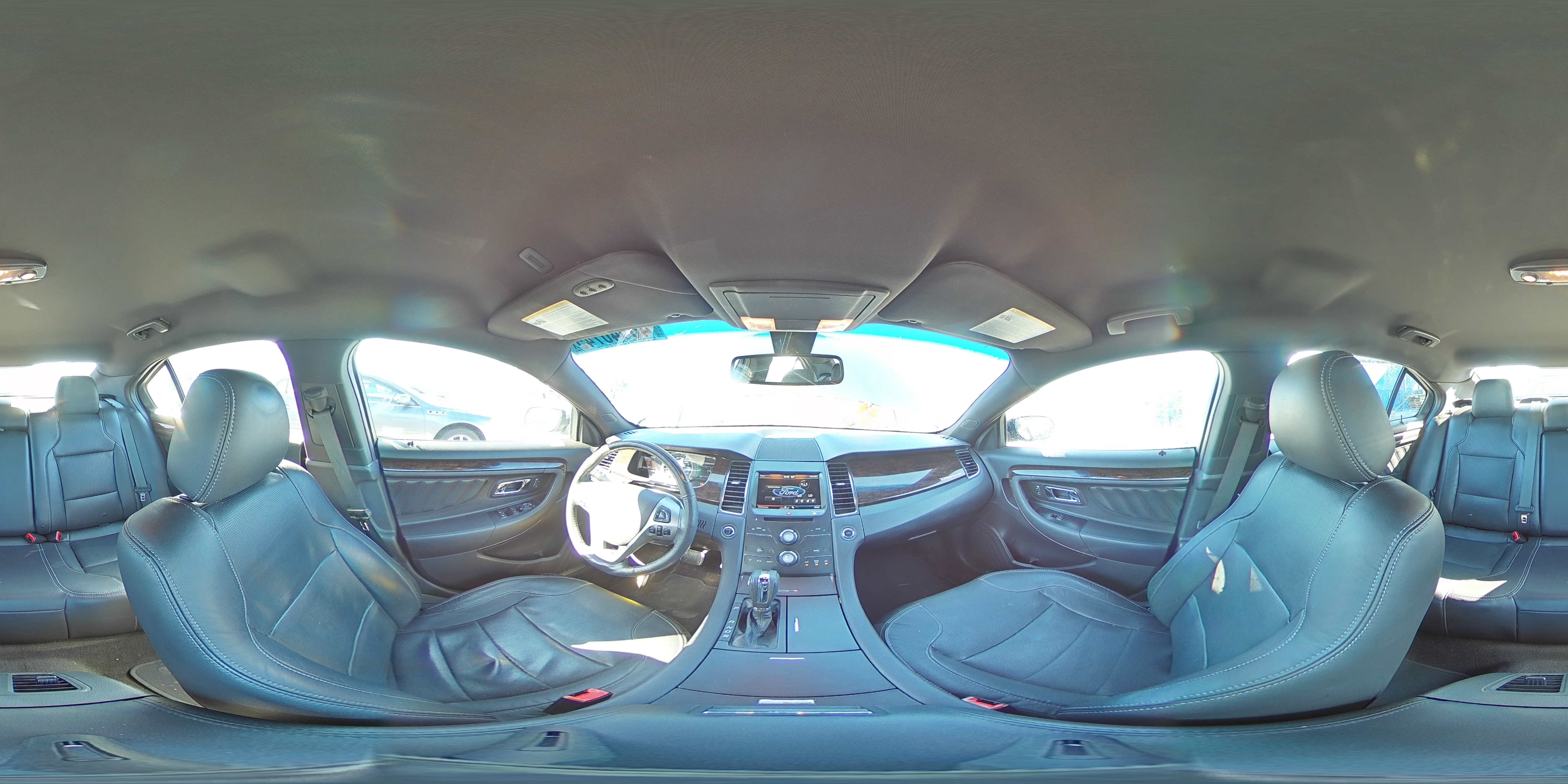 2015 Ford Taurus - Image 14