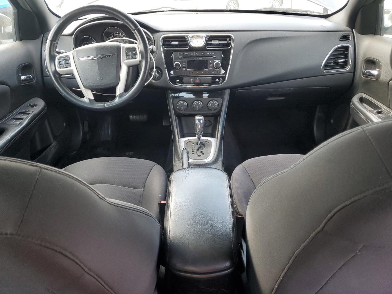 2014 Chrysler 200 - Image 8