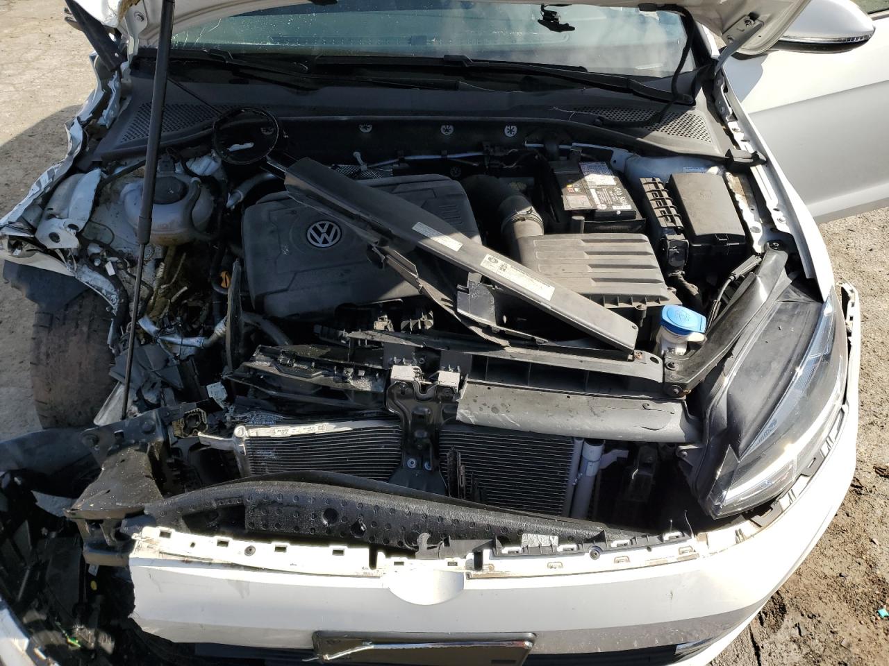 2018 Volkswagen Golf - Image 14