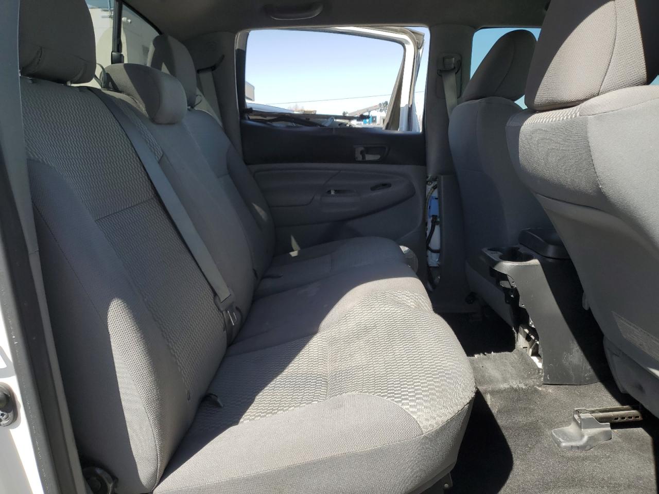 2015 Toyota Tacoma - Image 10