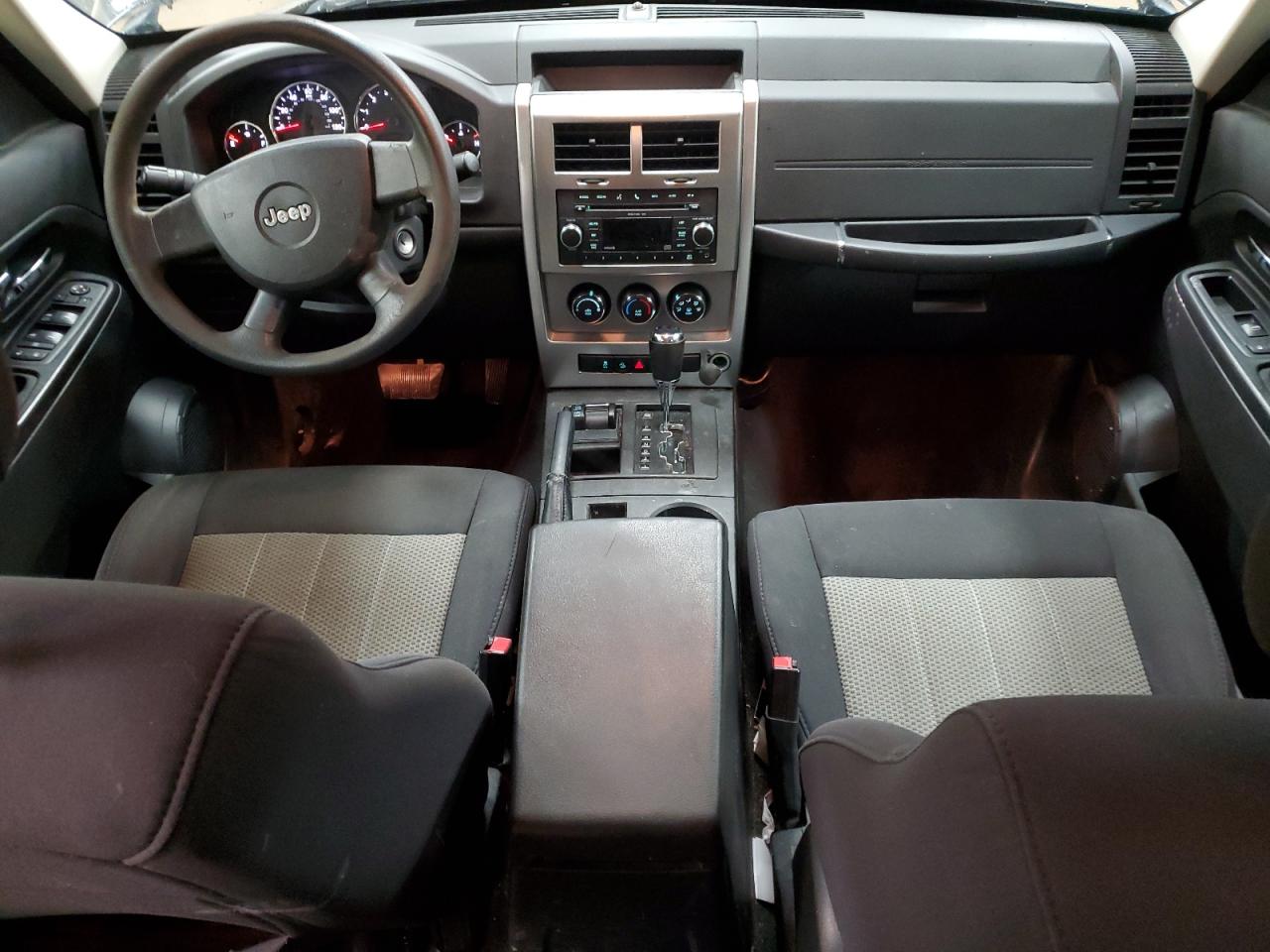 2010 Jeep Liberty (North America) - Image 8