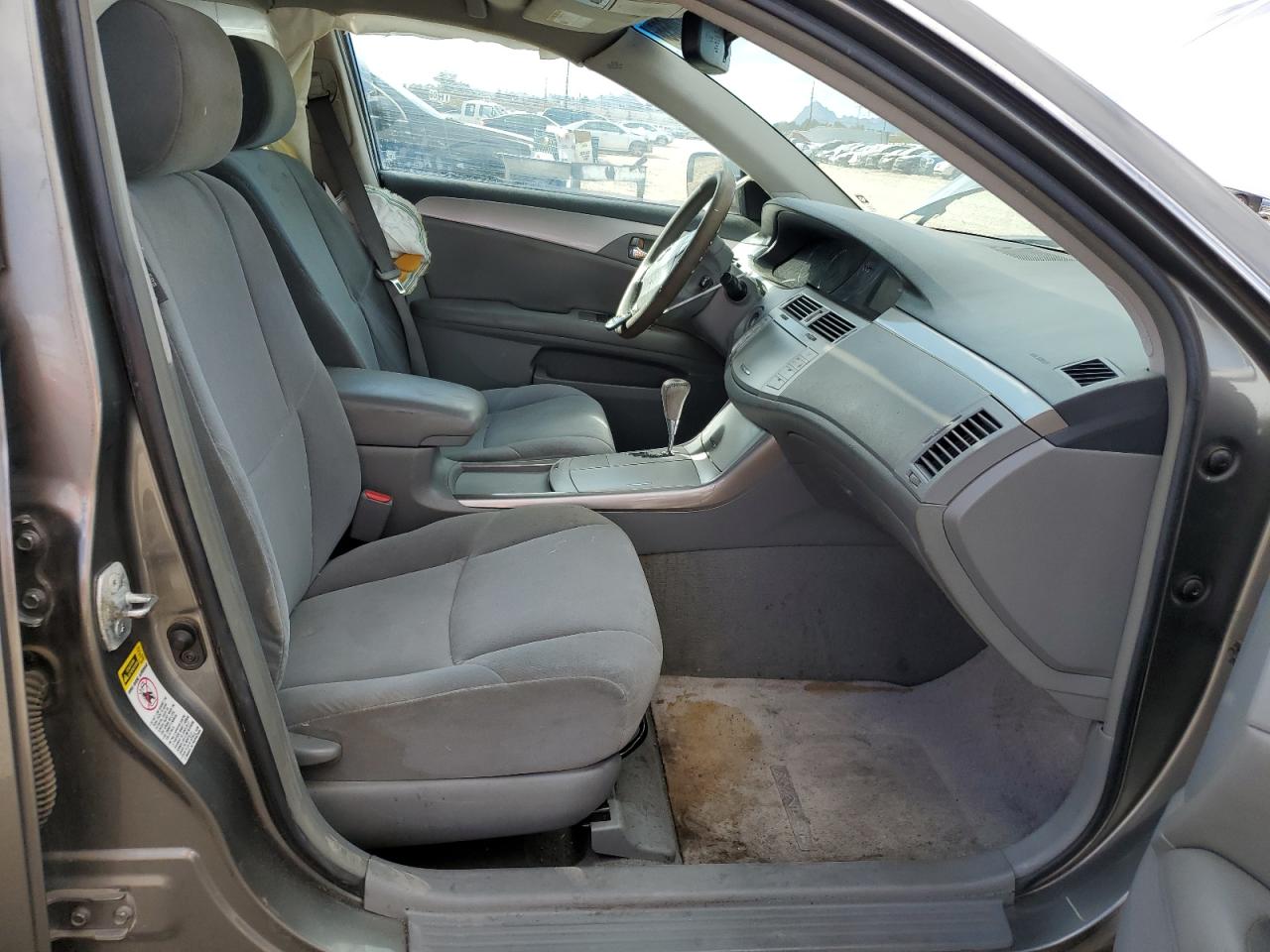 2005 Toyota Avalon - Image 7
