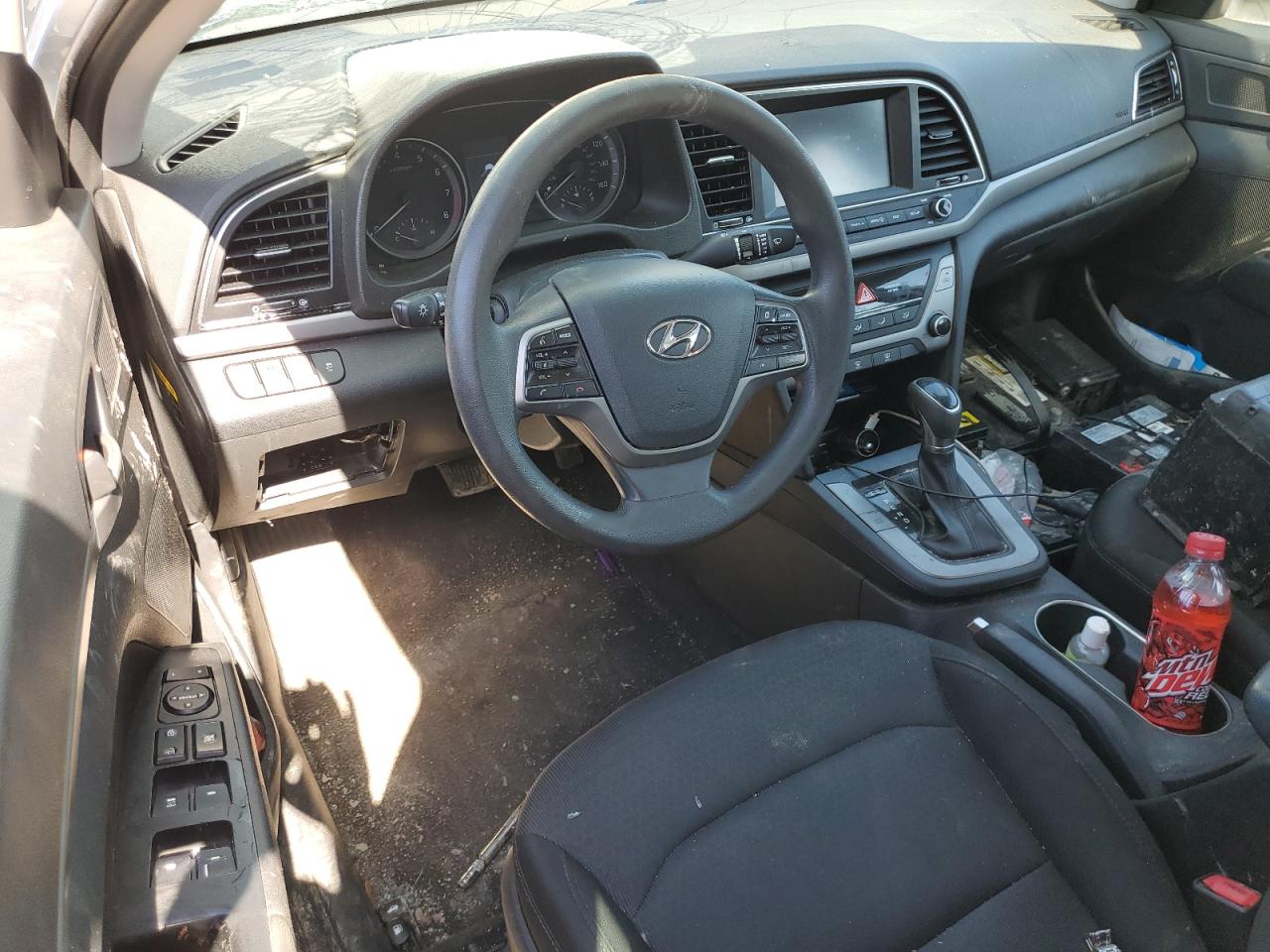 2018 Hyundai Elantra - Image 8