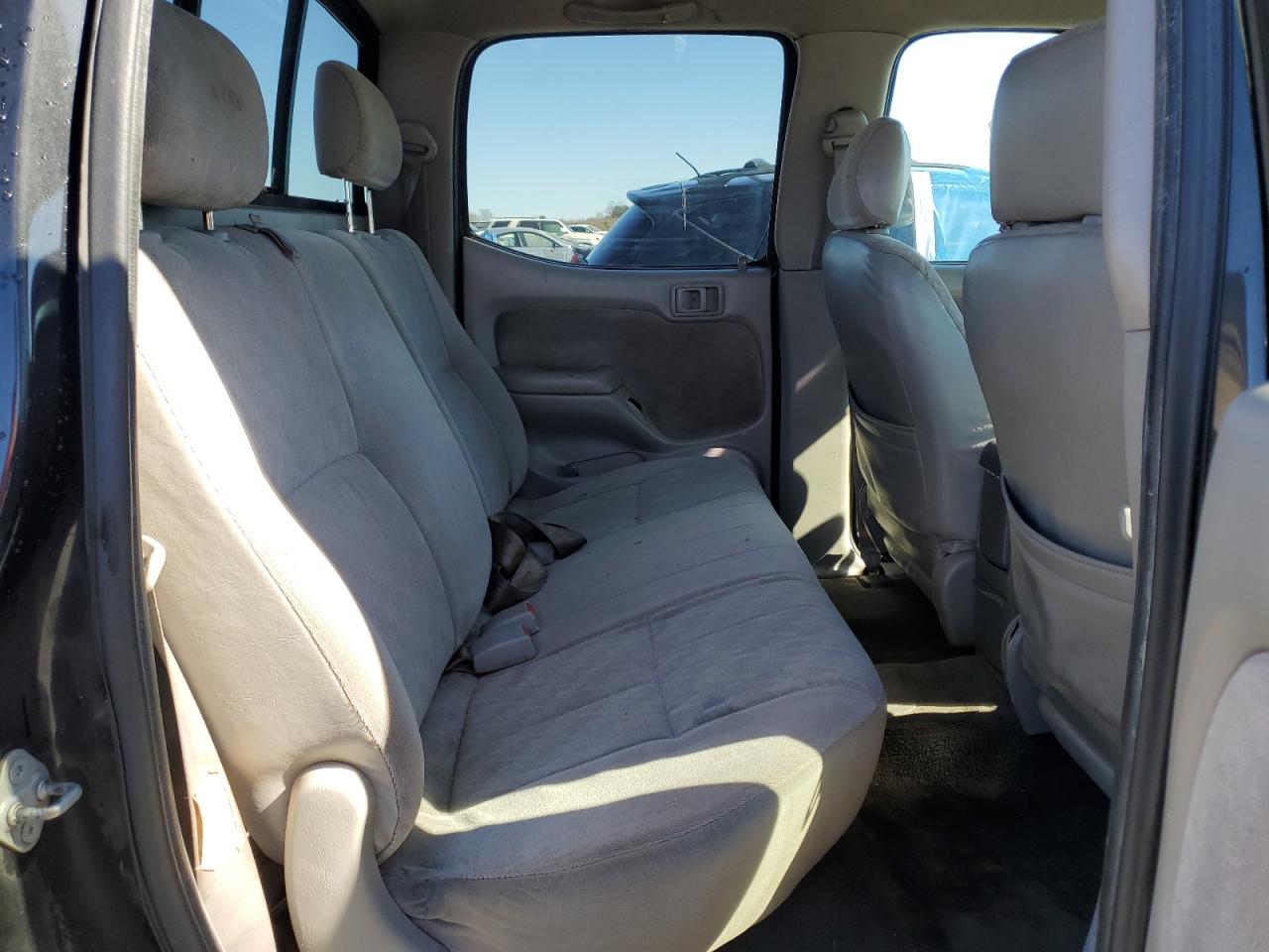 2004 Toyota Tacoma - Image 10