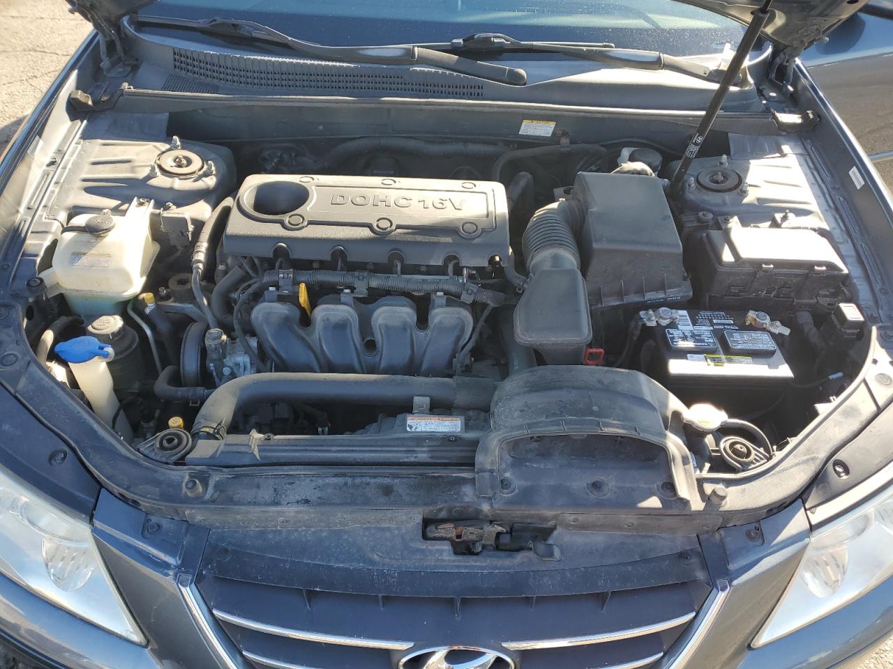 2009 Hyundai Sonata - Image 11