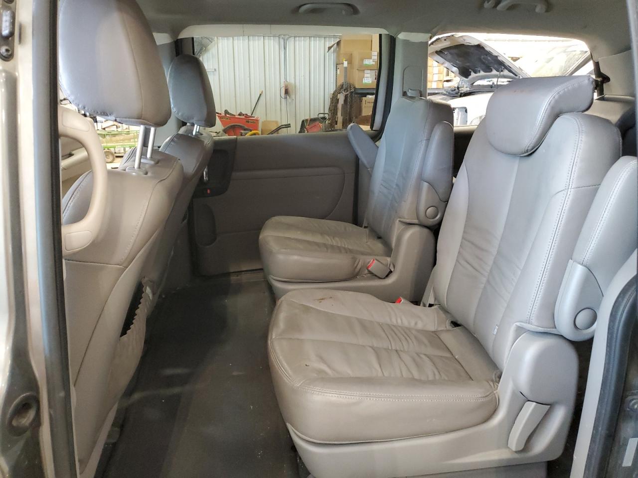 2011 Kia Sedona - Image 11