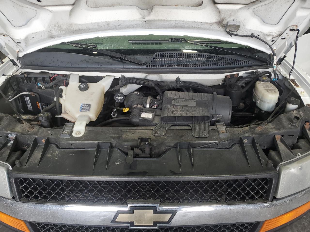 2015 Chevrolet Express - Image 11