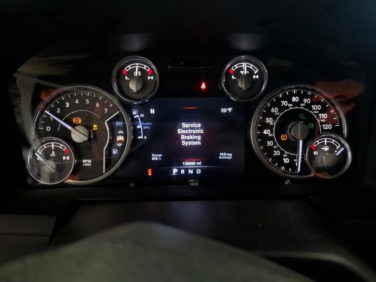2016 RAM 1500 - Image 9