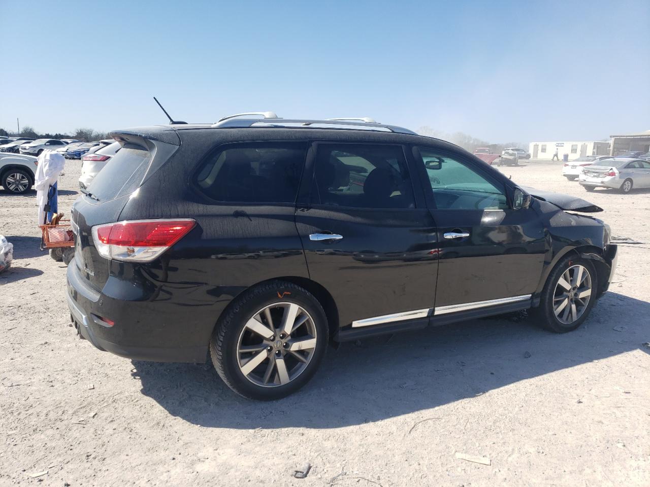 2015 Nissan Pathfinder - Image 3