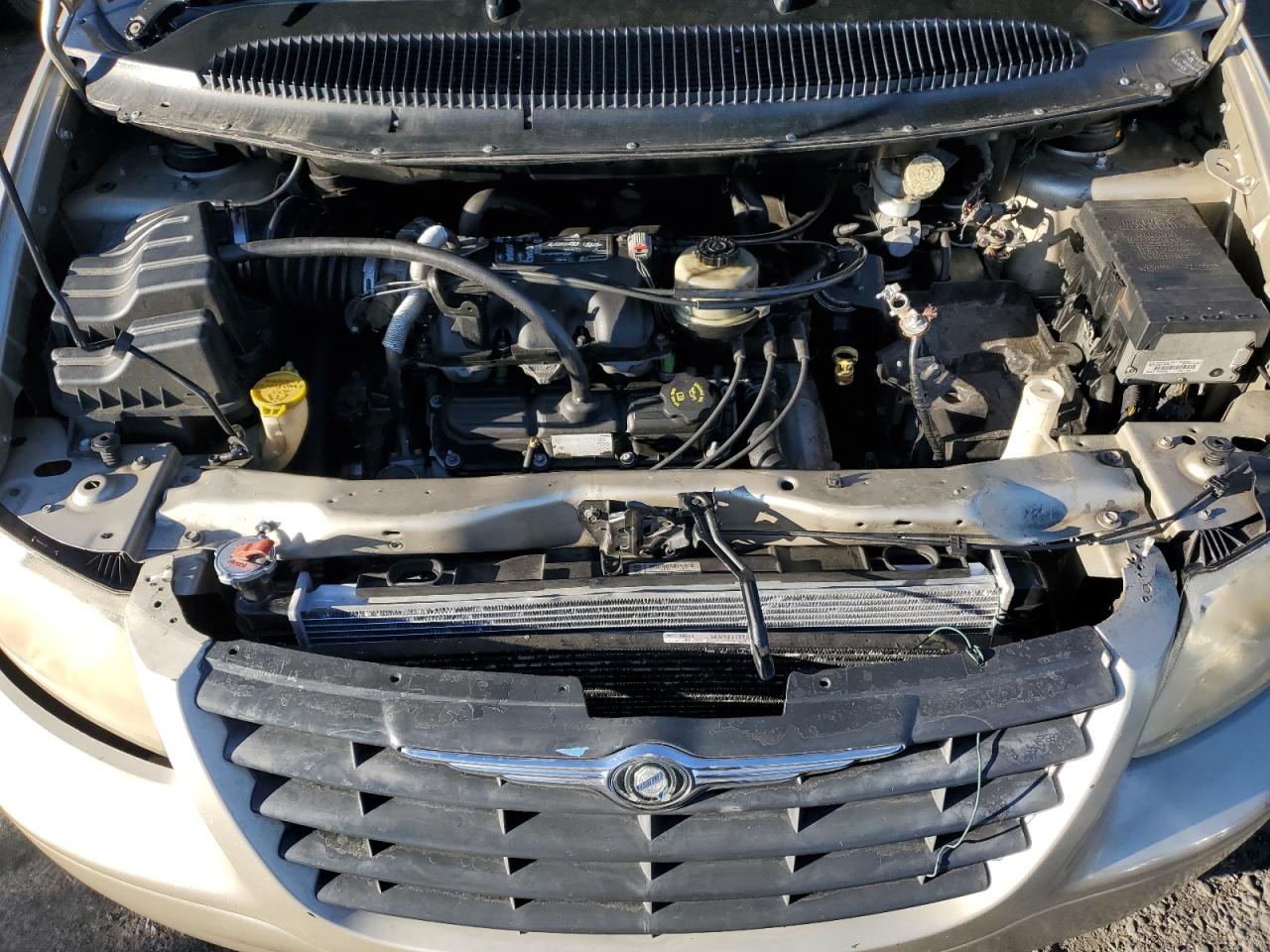 2005 Chrysler Town & Country - Image 12