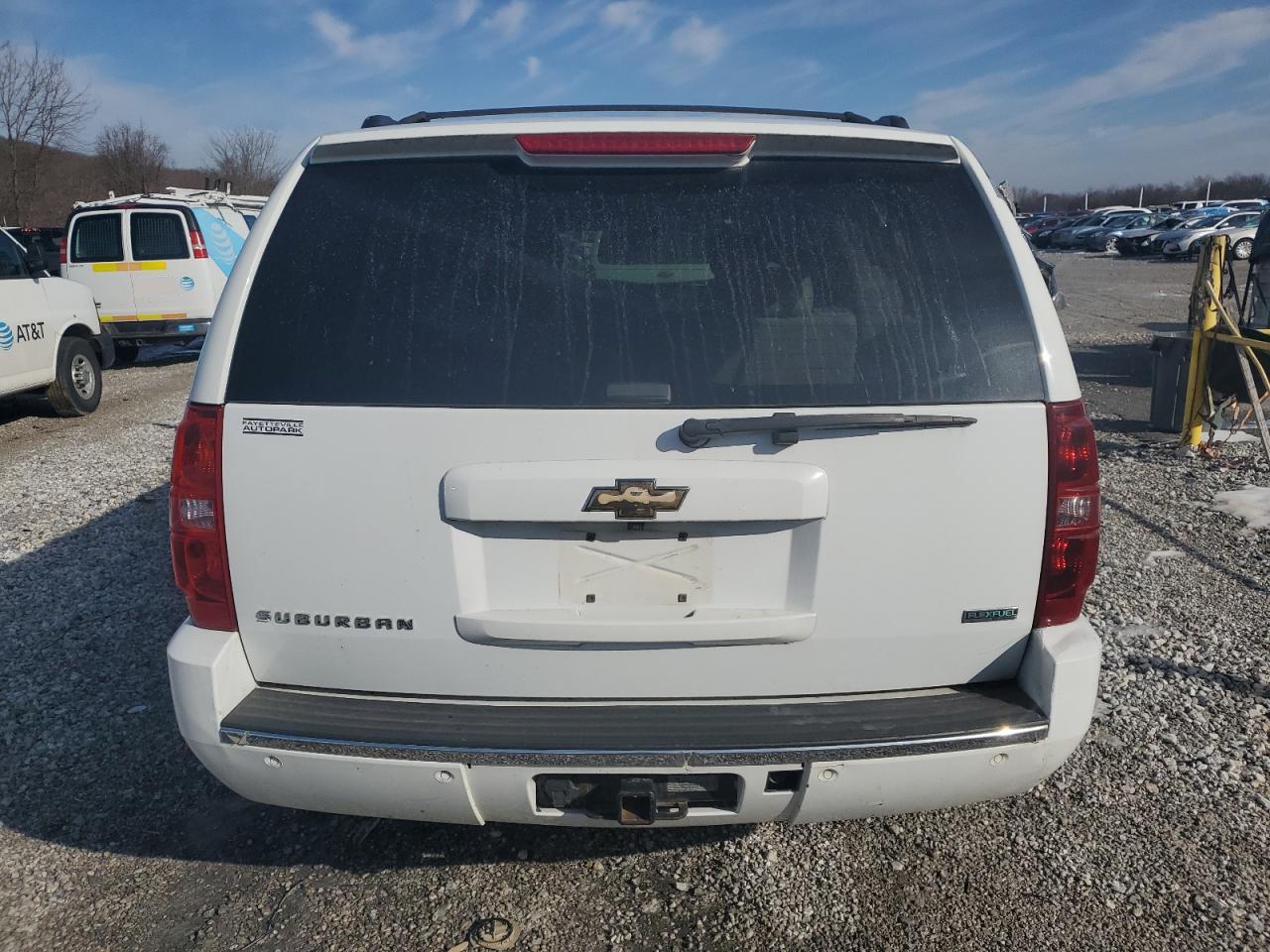 2011 Chevrolet Suburban - Image 6