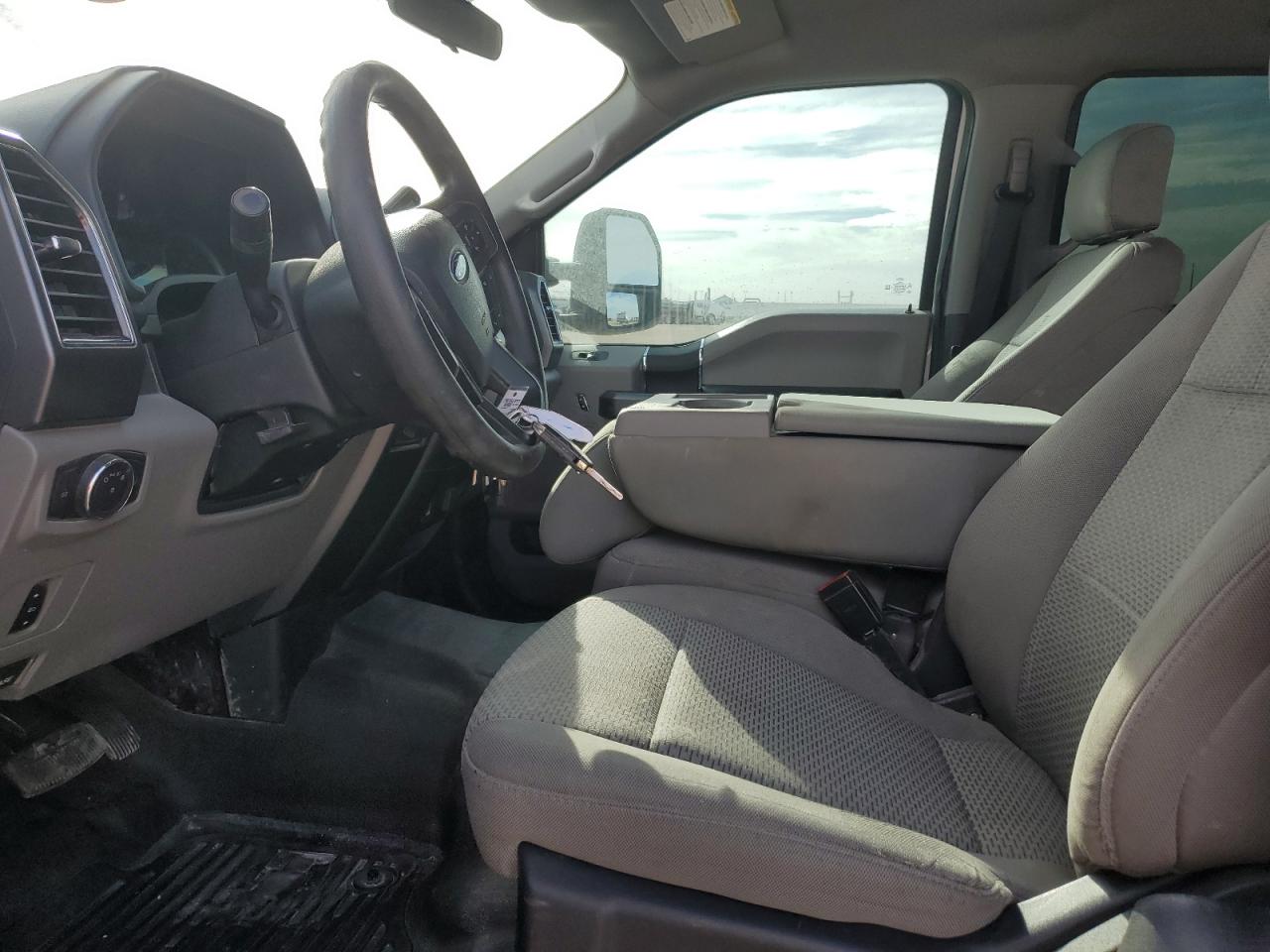 2020 Ford F450 - Image 7