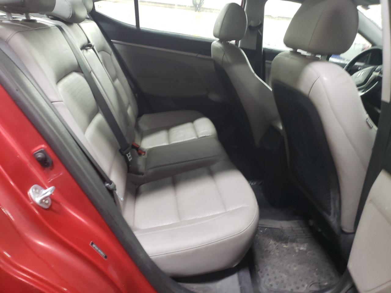 2017 Hyundai Elantra - Image 10