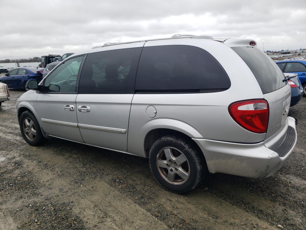 2004 Dodge Caravan - Image 2
