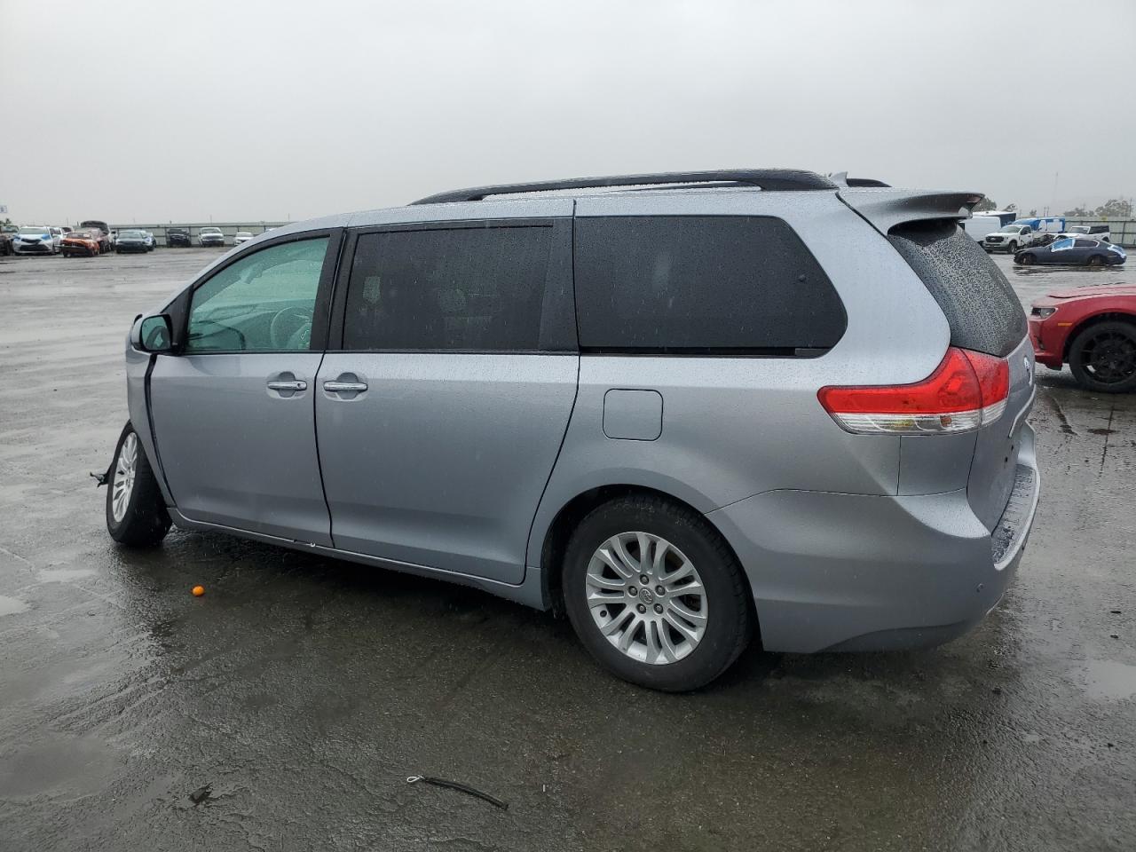 2012 Toyota Sienna - Image 2