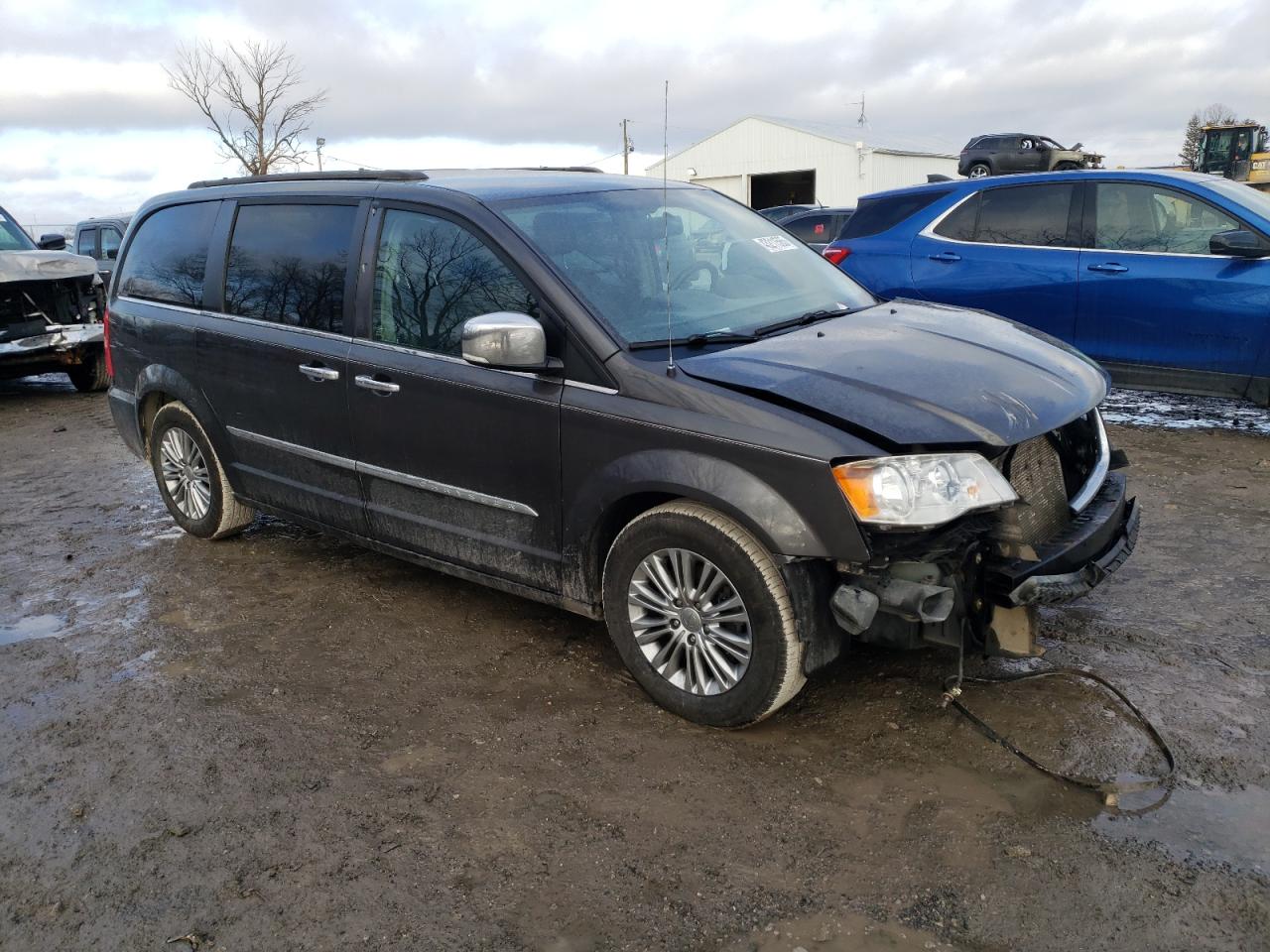 2015 Chrysler Town & Country - Image 4