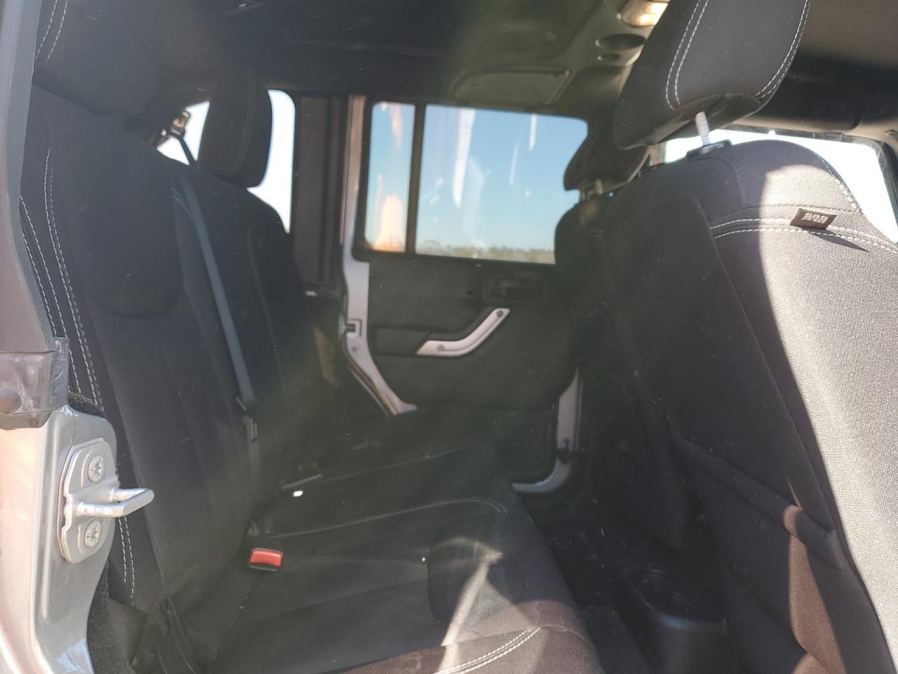 2015 Jeep Wrangler - Image 10