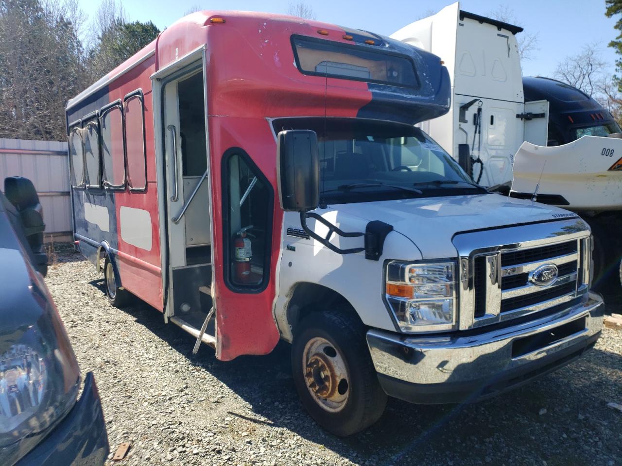 2018 Ford Econoline - Image 1