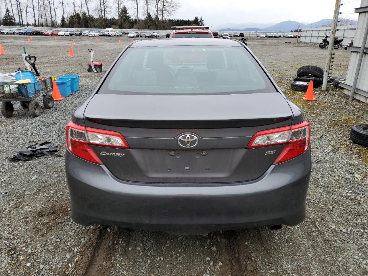 2014 Toyota Camry - Image 6