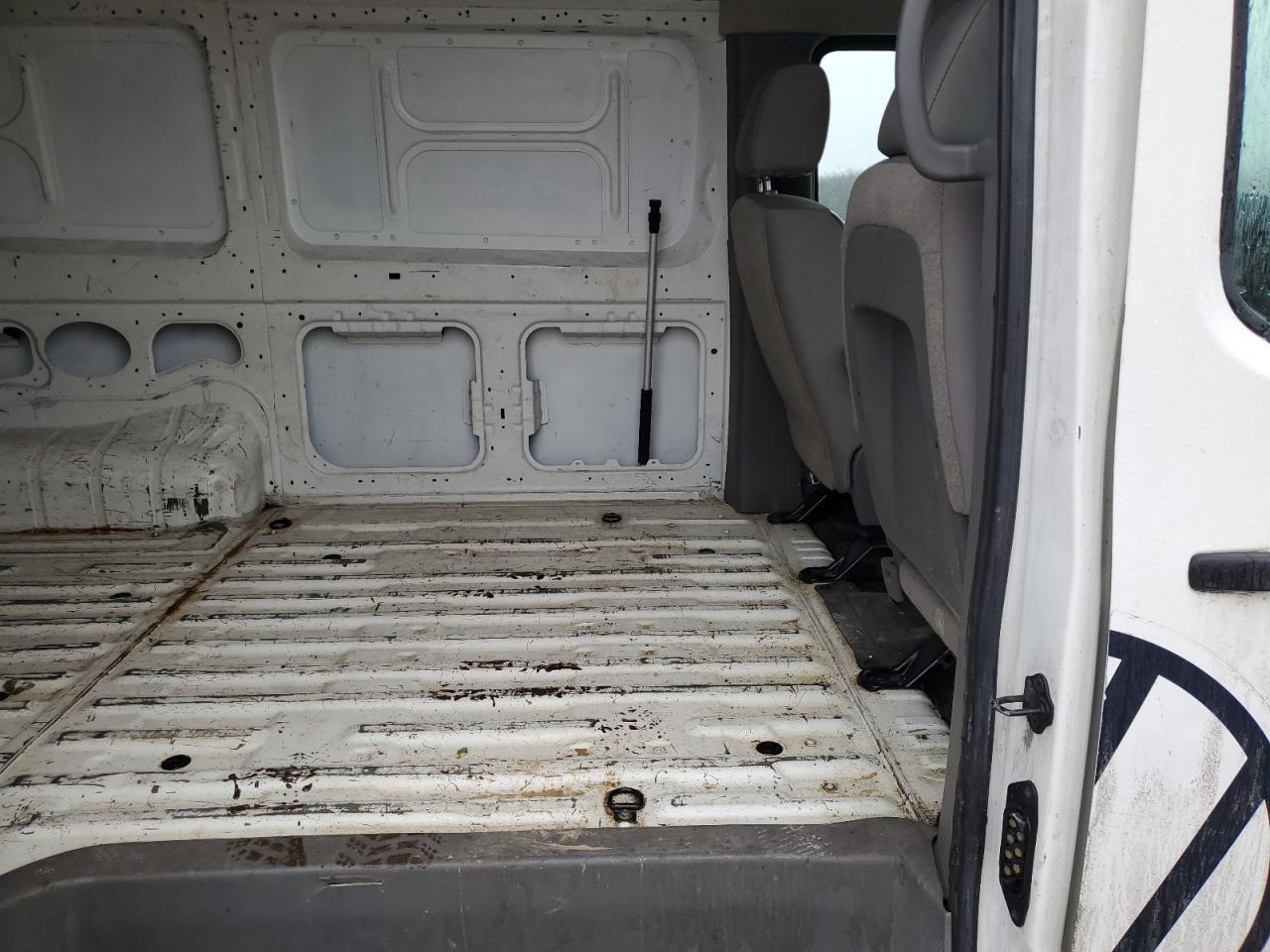 2015 Nissan NV - Image 11