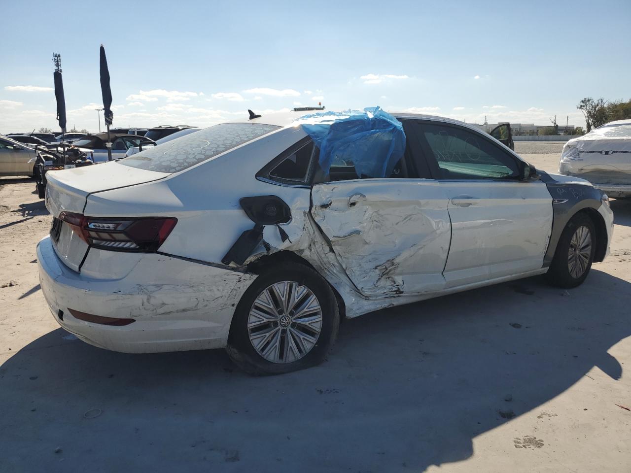 2019 Volkswagen Jetta - Image 3