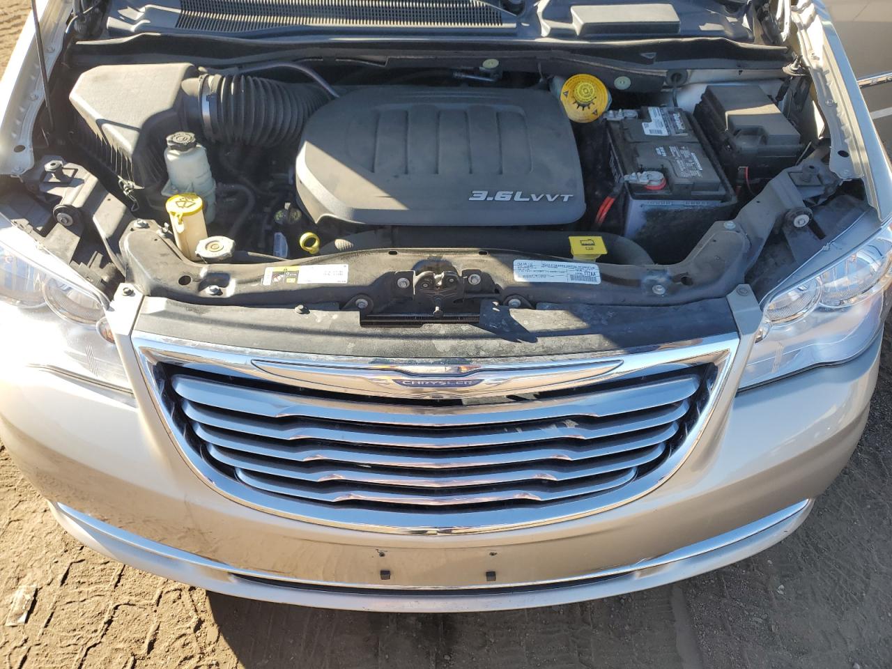 2015 Chrysler Town & Country - Image 14