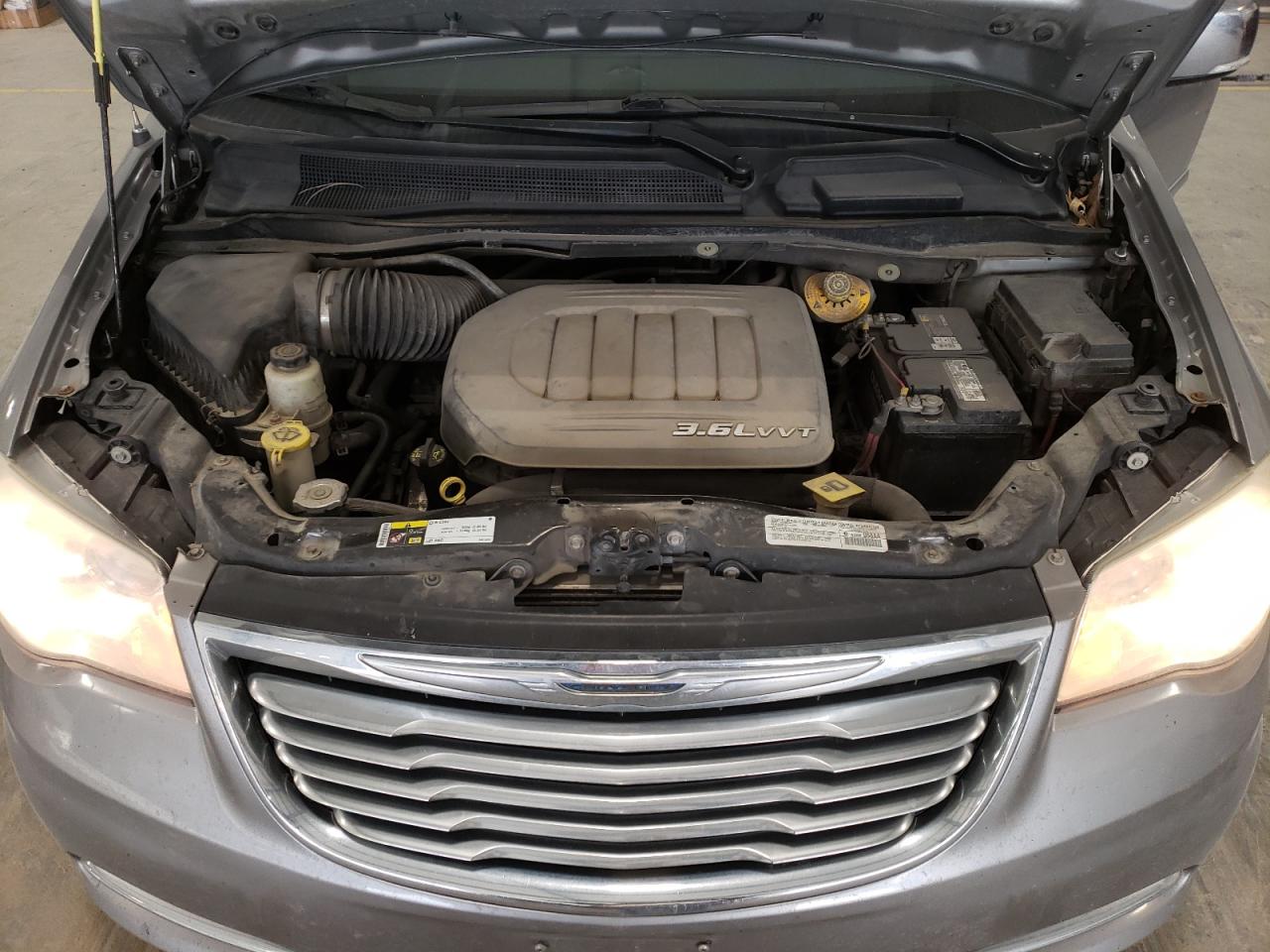 2014 Chrysler Town & Country - Image 12
