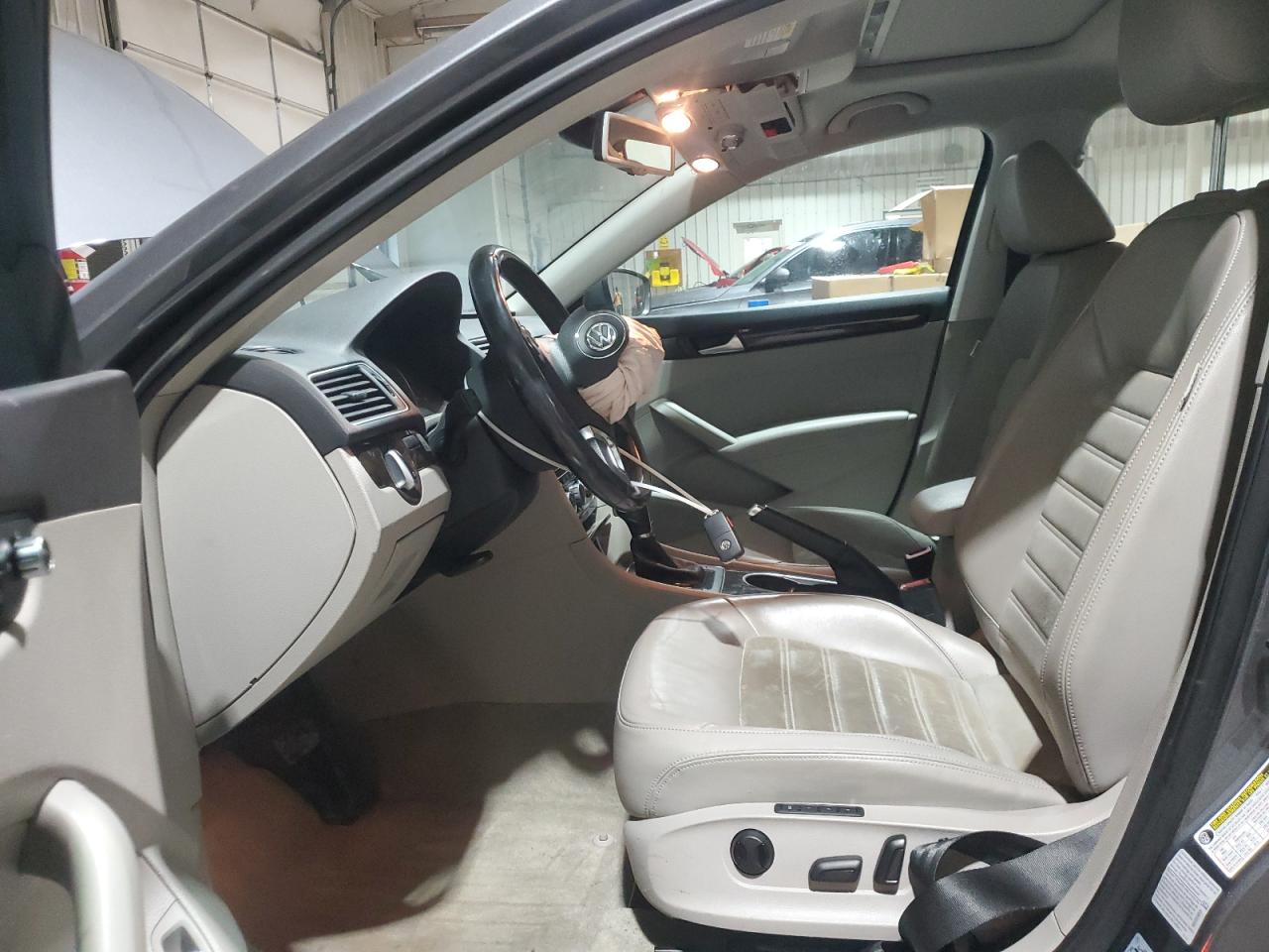 2015 Volkswagen Passat - Image 7