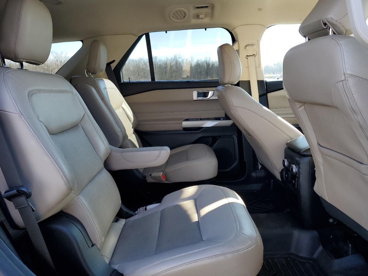 2021 Ford Explorer - Image 11